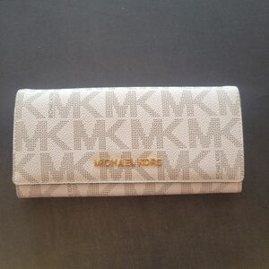 Michael Kors Signature Wallet
